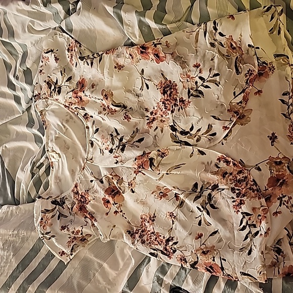 Autres Filles Tops - Autres Filles Floral Blouse Size M